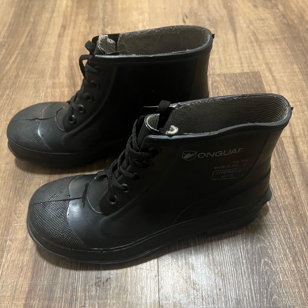 Rubber ongaurd steel toe work boots